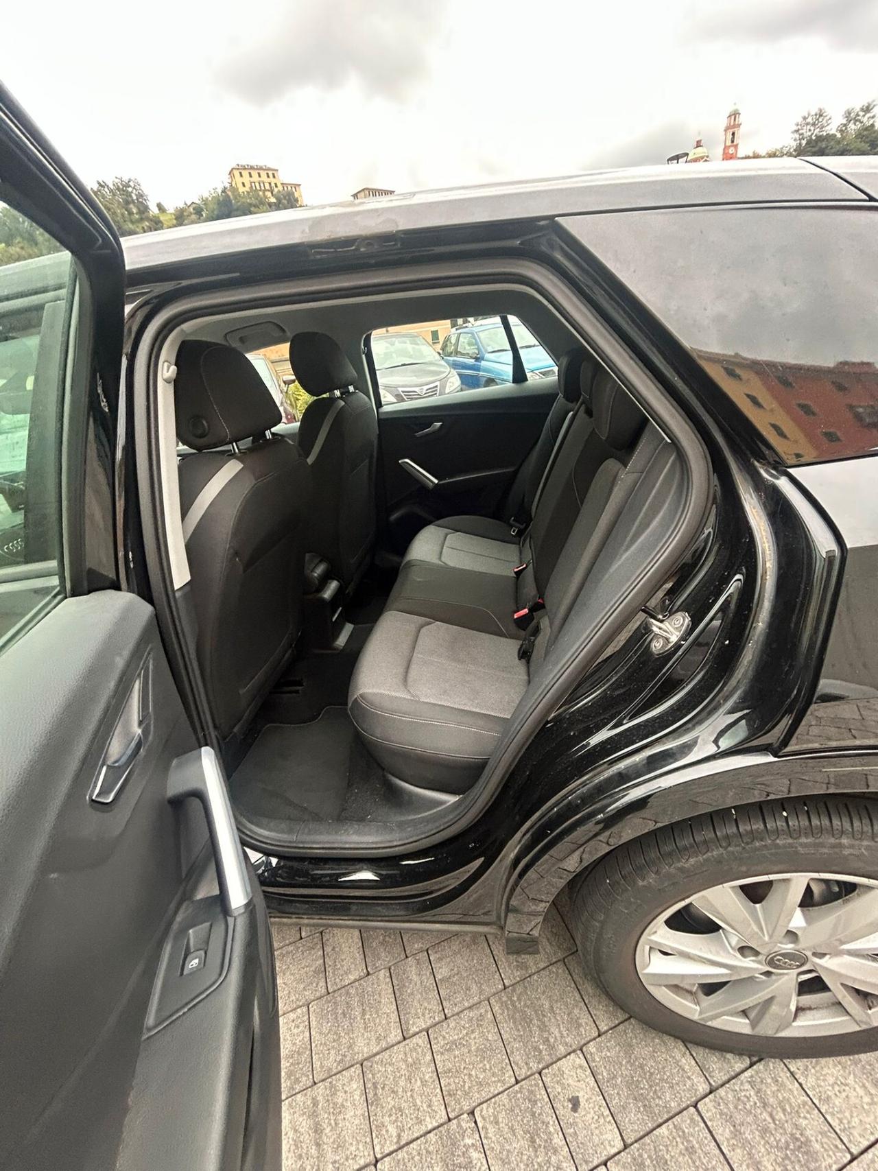 Audi Q2 30 TDI Identity Black