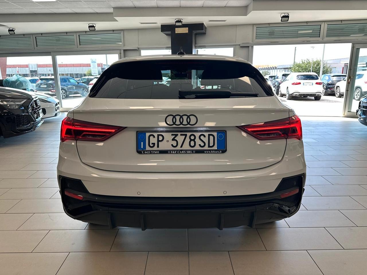Audi Q3 SPB 35 TDI S tronic line edition Interno ed Esterno Luci Ambiente