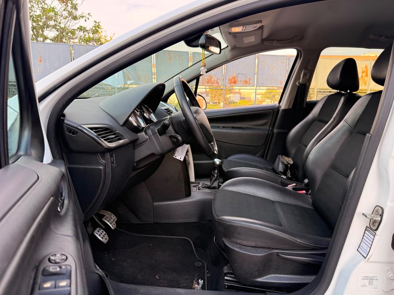Peugeot 207 1.4 8V 75CV 5p. Active con km 70 mila