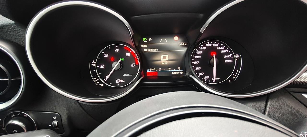 Alfa Romeo Stelvio Q4 Veloce total black