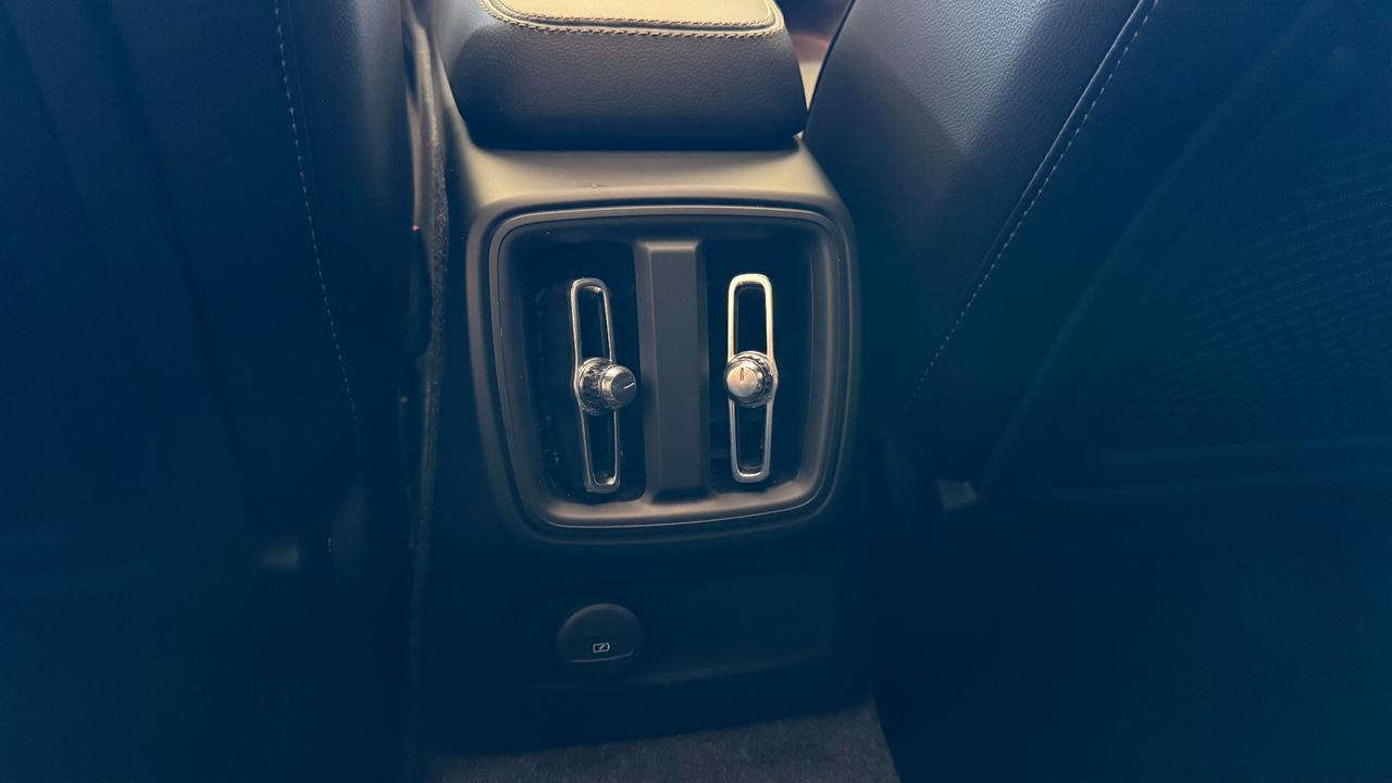 Volvo XC40 T5 Recharge Plug-in Hybrid TETTO APRIBILE