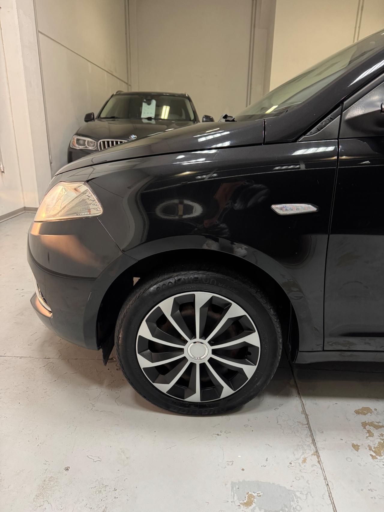 Lancia Ypsilon 1.2 69 CV 5 porte Platinum