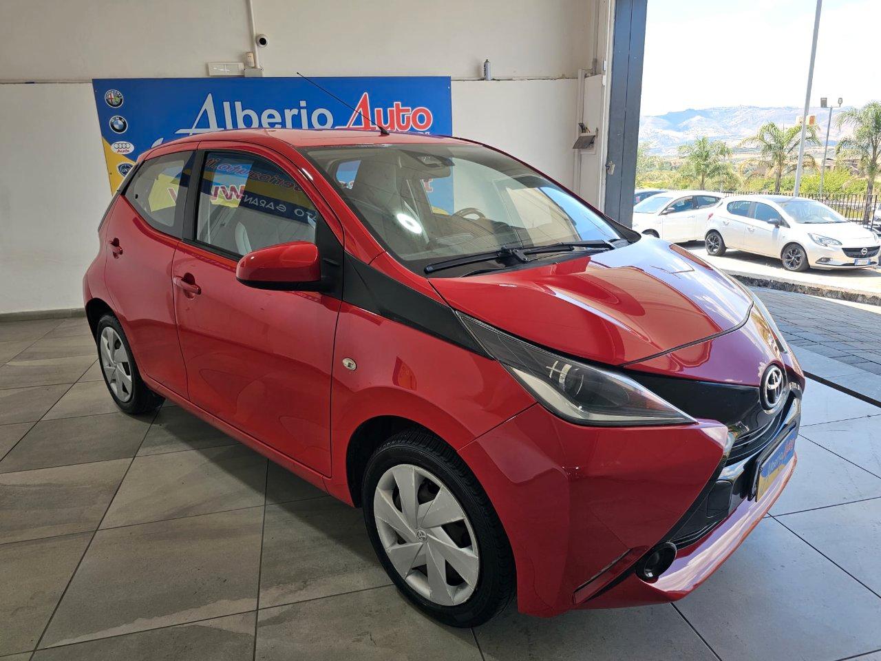 Toyota Aygo 5 Porte Aygo 5p 1.0 x-play my15