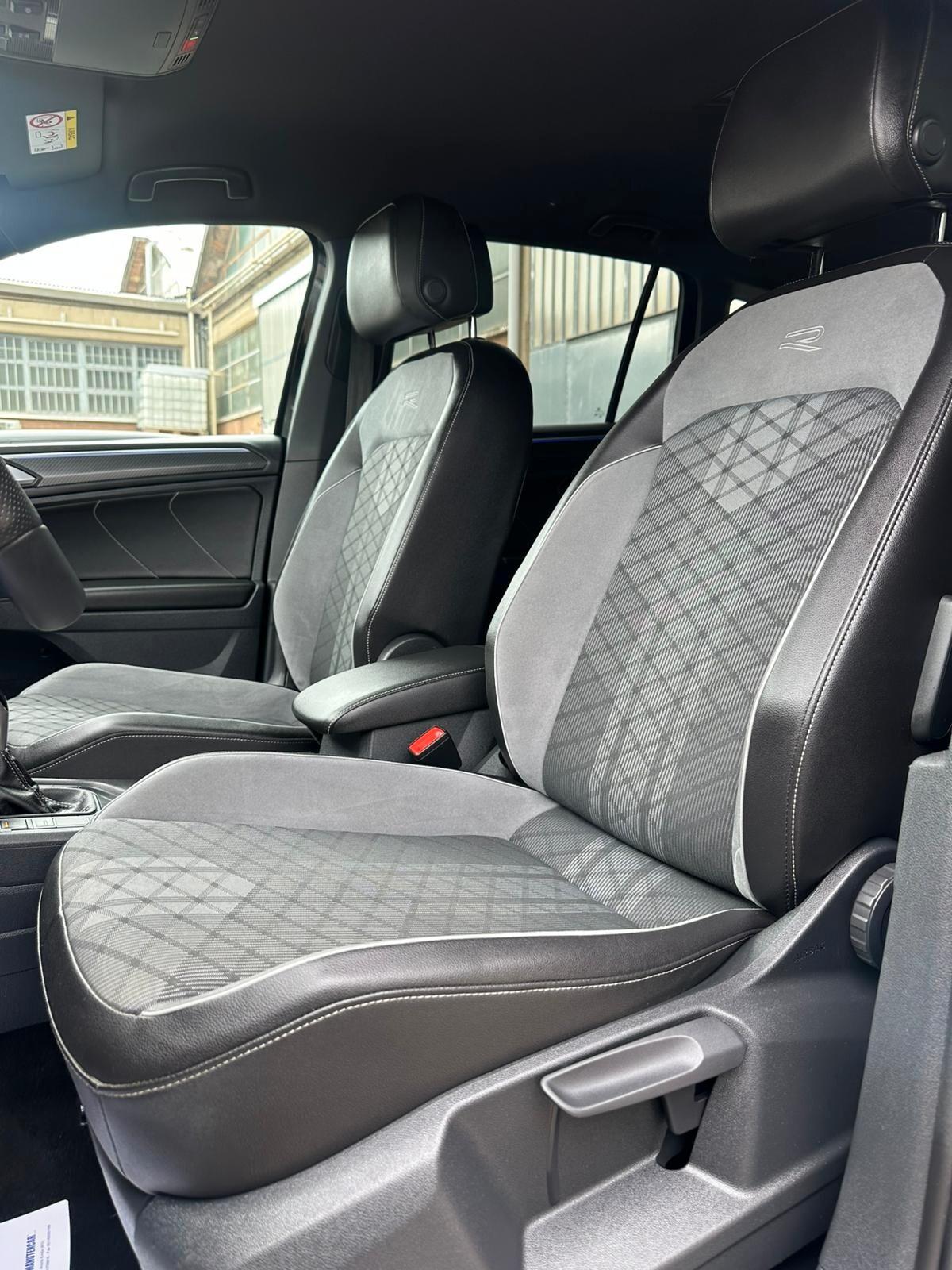 Volkswagen Tiguan 2.0 TDI 150 CV SCR DSG R-Line black pack