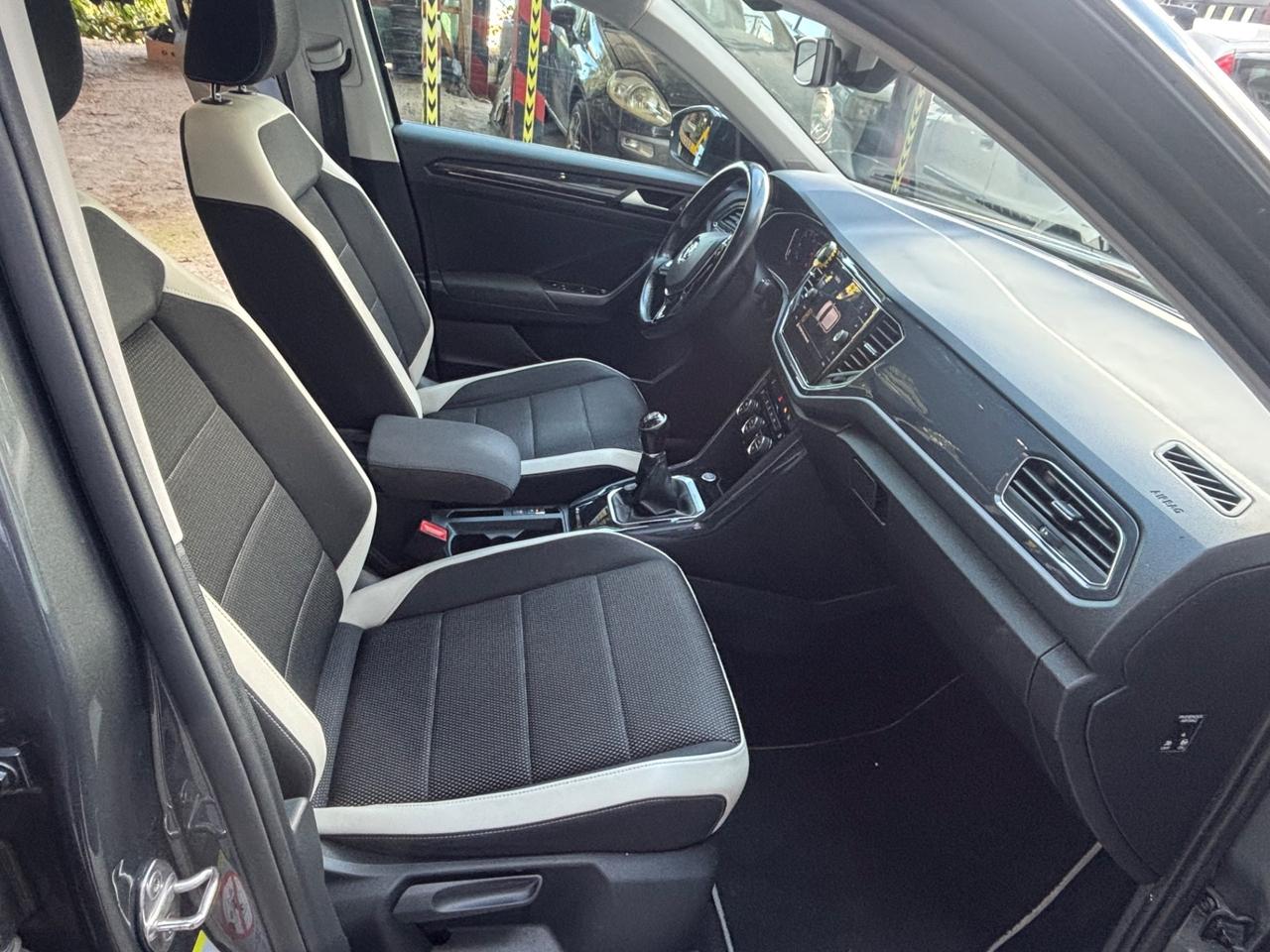 Volkswagen T-Roc 1.6 TDI SCR Advanced virtual