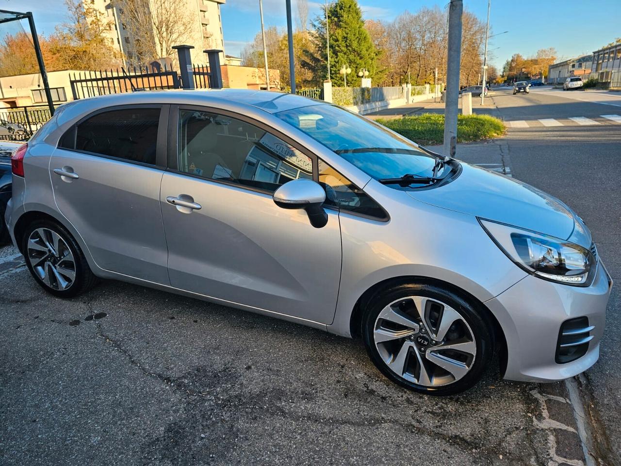 Kia Rio 1.4 CRDi 90cv Collection*Navi*Retrocamera*Neopatentati*E6*