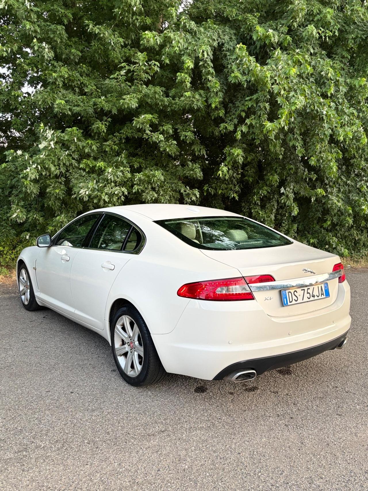 Jaguar XF 2.7D V6 Premium Luxury