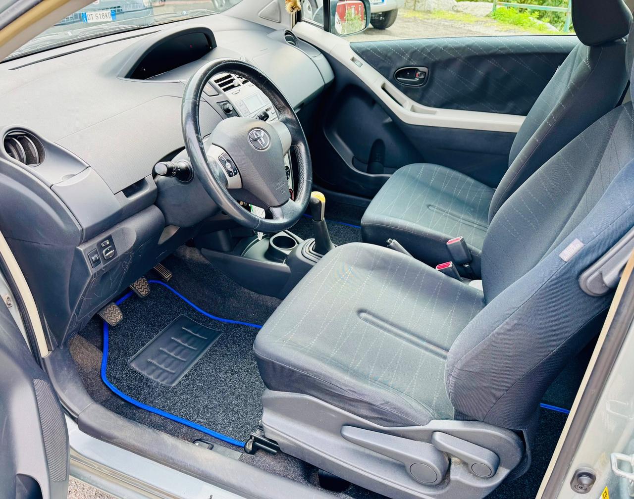 Toyota Yaris 1.0 3 porte Sol 100 mila km OK NEOPATENTATI