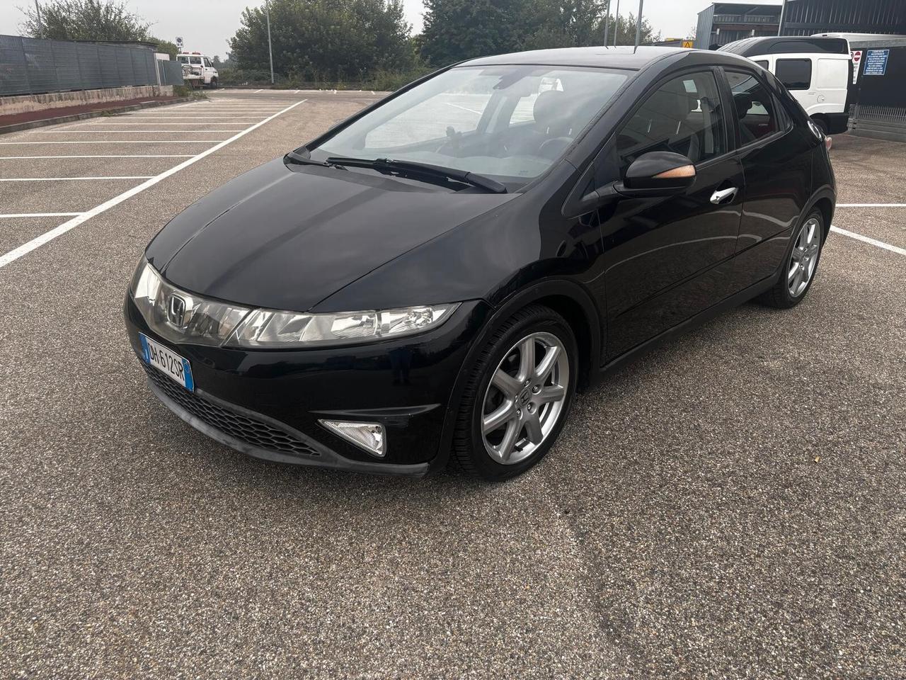 Honda Civic 1.8 i-VTEC 5p. Exec. LH i-P i-Sh AUTOMATICA
