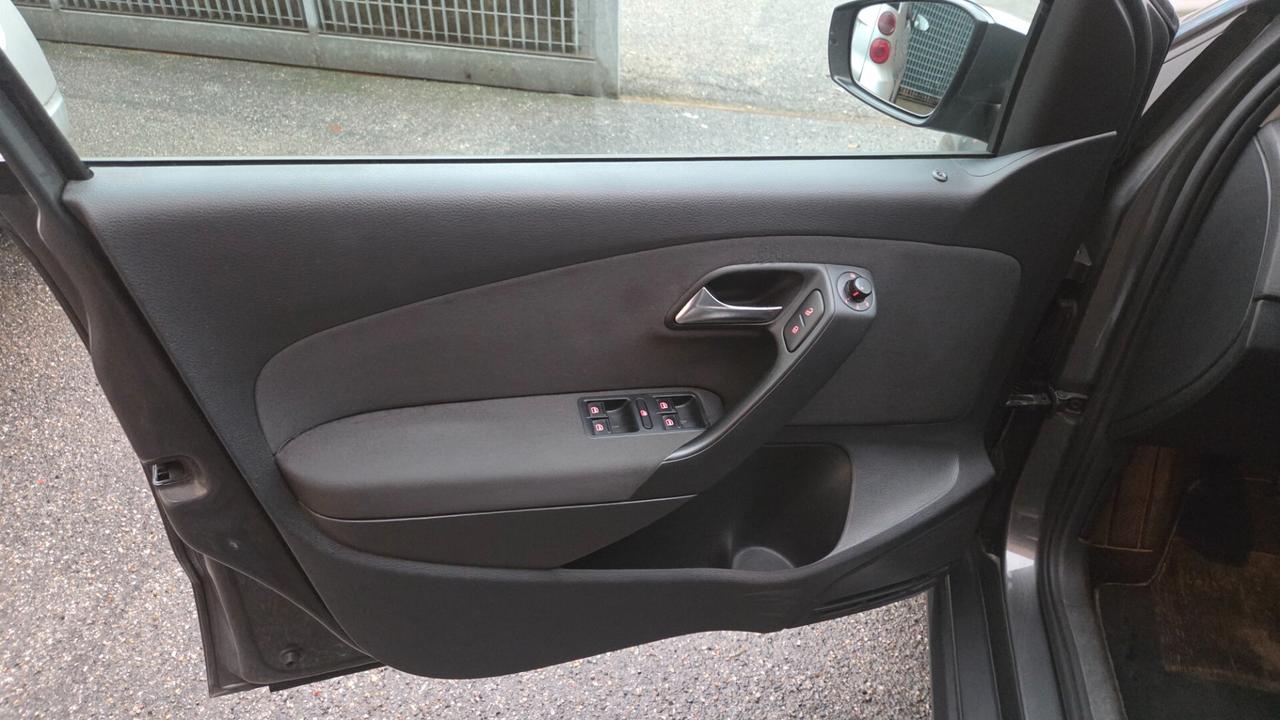 Volkswagen Polo 1.4 5 porte Highline unico proprietario neo patentati