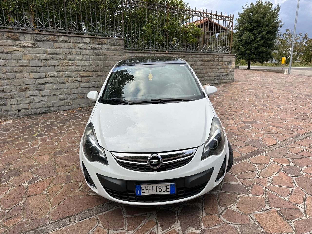 Opel Corsa 1.2 5 porte Cosmo NEOPATENTATI