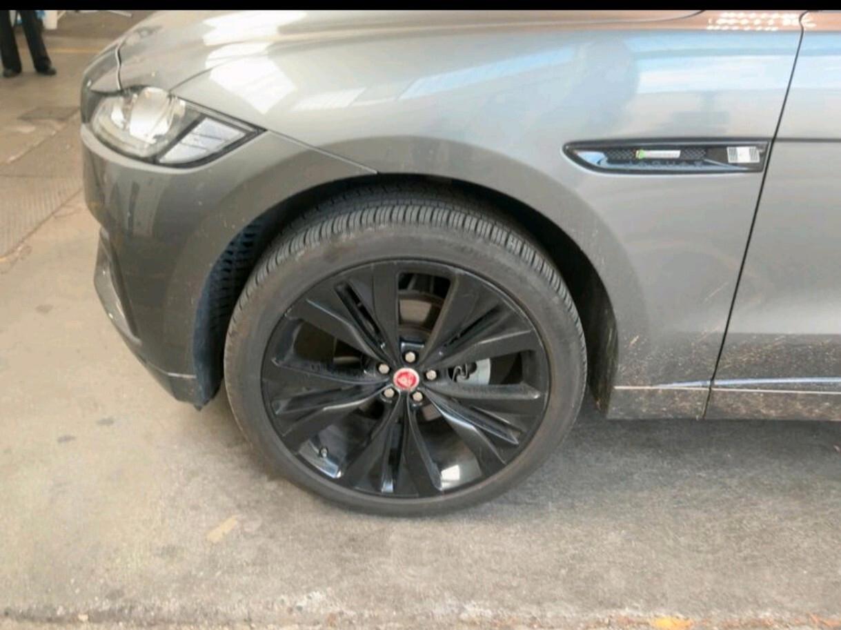 Jaguar F-Pace 2.0 D 180 CV AWD aut. R-SPORT 2018