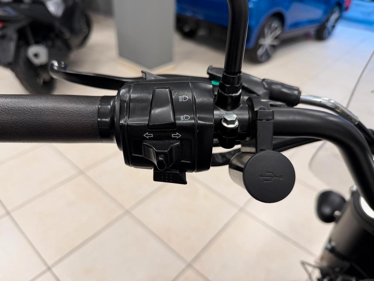 Um Renegade Commando 300 TOTAL BLACK