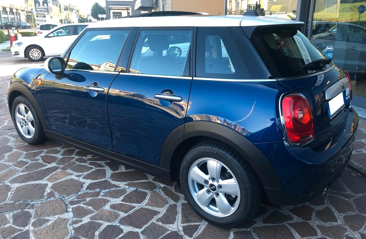 Mini Cooper D 5porte 1.5 Business auto tetto panoramico apribile