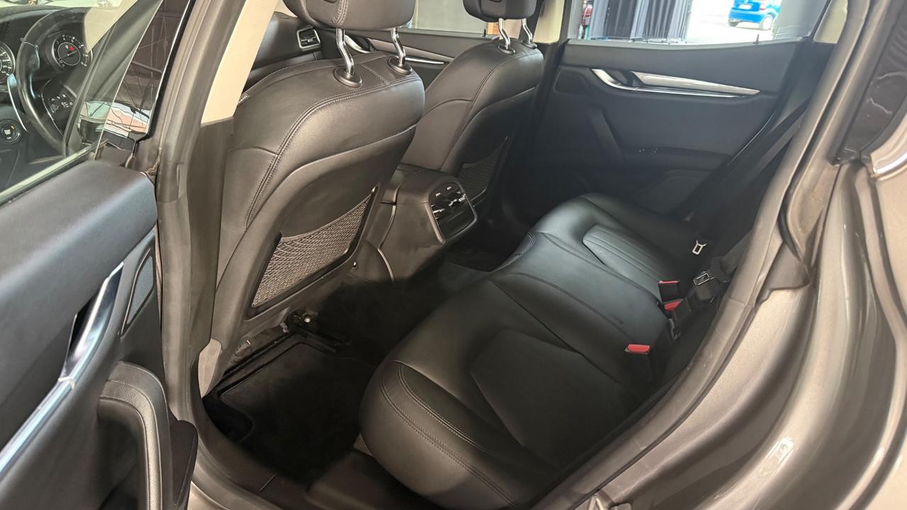 Maserati Ghibli 330 CV MHEV GT