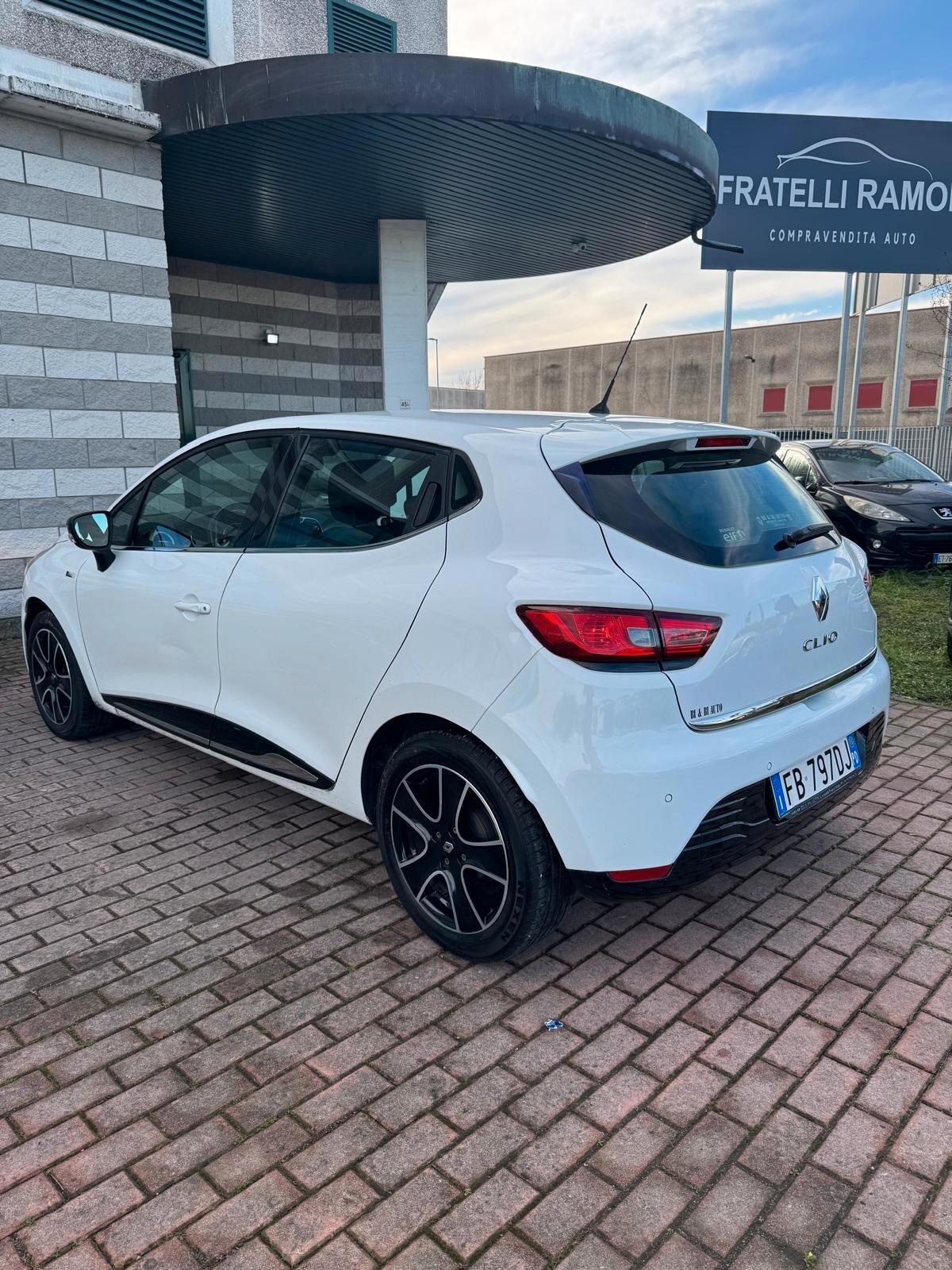 Renault Clio 1.2 75 CV 5 porte Duel