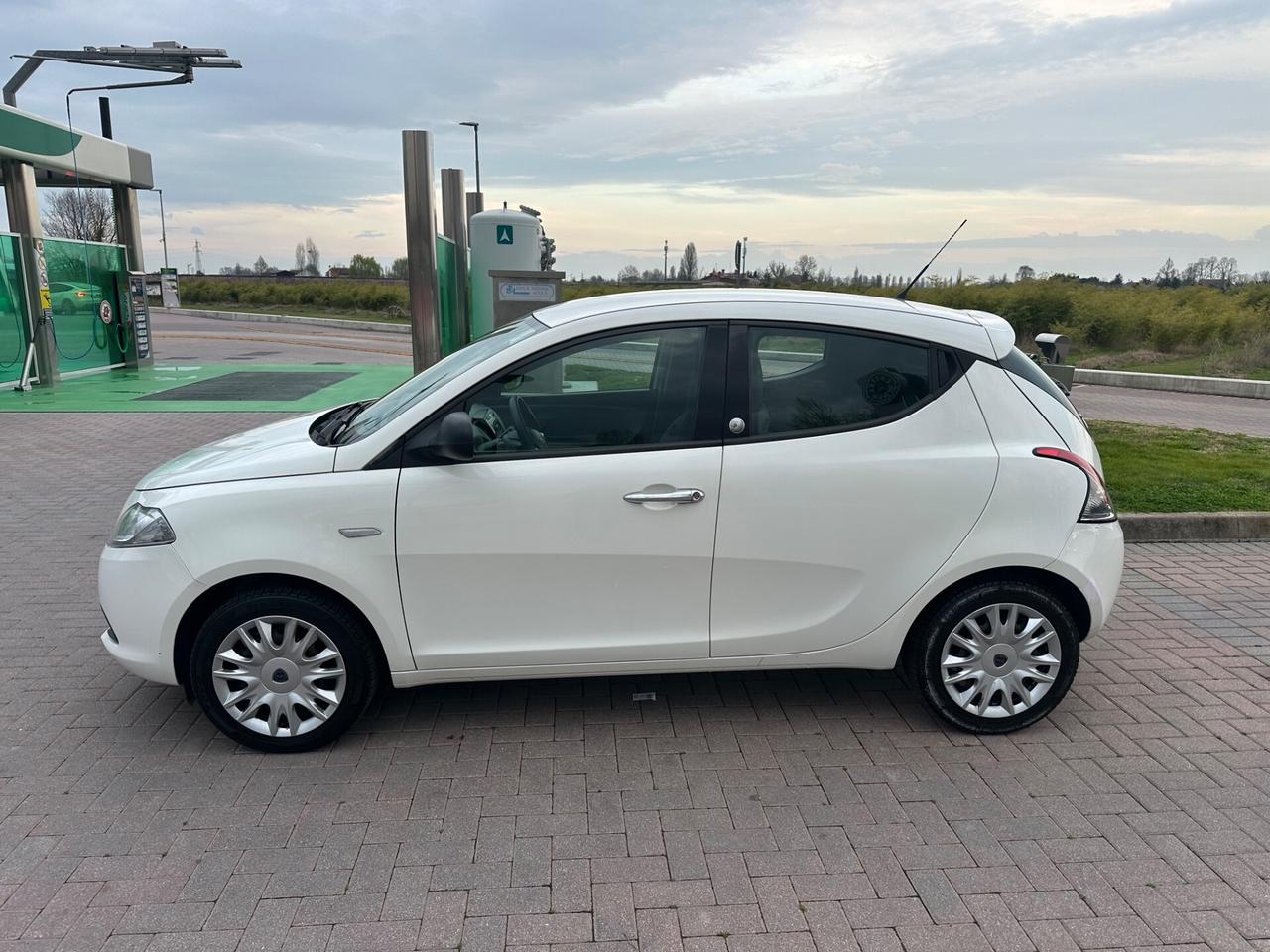 Lancia Ypsilon 1.2 GPL Ecochic Possibile Permuta e Finanziamento