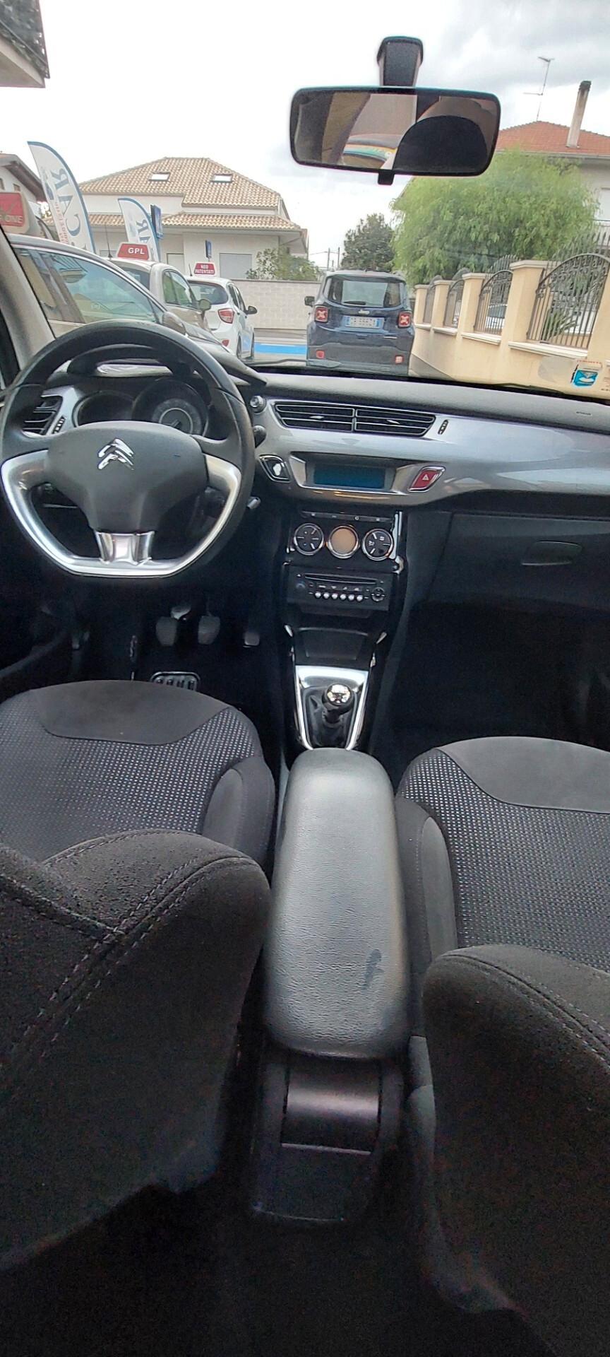 C3 EXCLUSIVE TETTO ZEN IN VETRO 1,4 DIESEL 70 CV NAVIGATORE TELEFONO SENSORI FULL IMPECCABILE