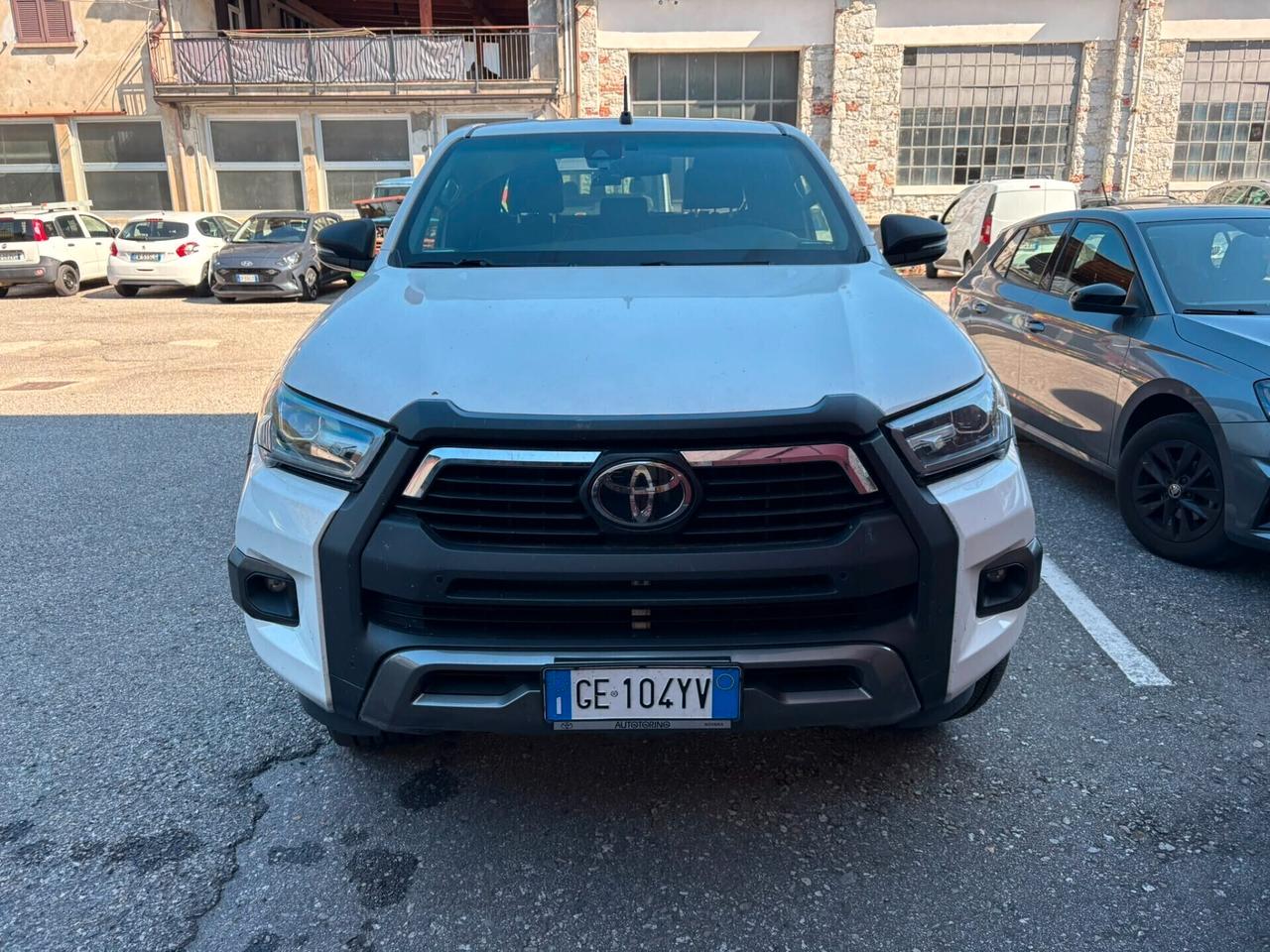 Toyota Hilux 2.4 D-4D A/T 4WD 4 porte Double Cab Invincible