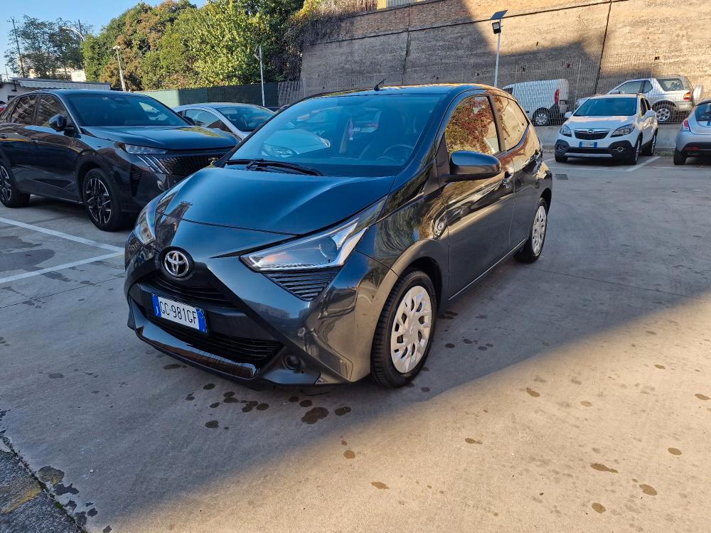 Toyota Aygo 5 Porte Aygo 5p 1.0 x-business m-mt 72cv