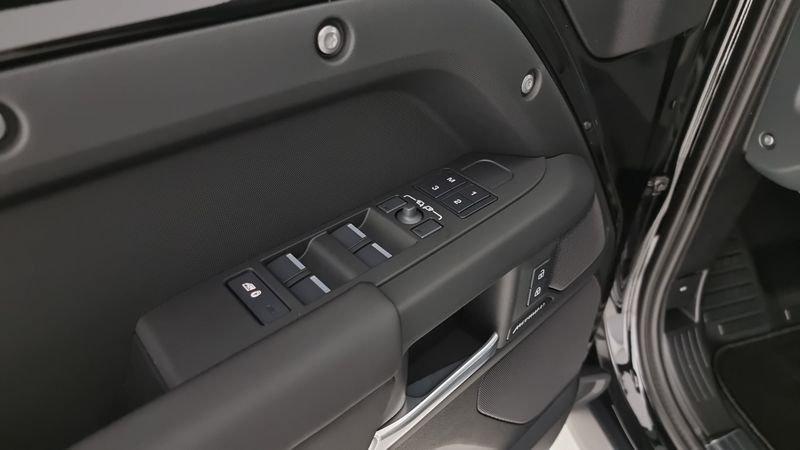 Land Rover Defender 110 3.0D I6 200 CV AWD Auto X-Dynamic SE