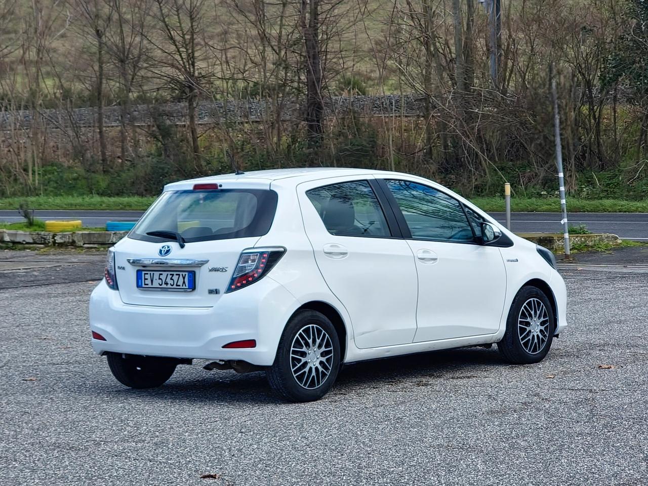 Toyota Yaris 1.5 Hybrid 5 porte Lounge Più 2014-E5B NEO