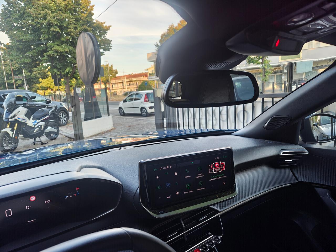 Peugeot 2008 PureTech 130 S&S EAT8 Allure