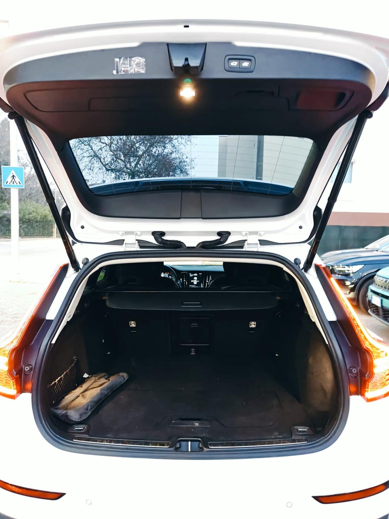 Volvo V60 Cross Country B4 (d) AWD automatico Plus