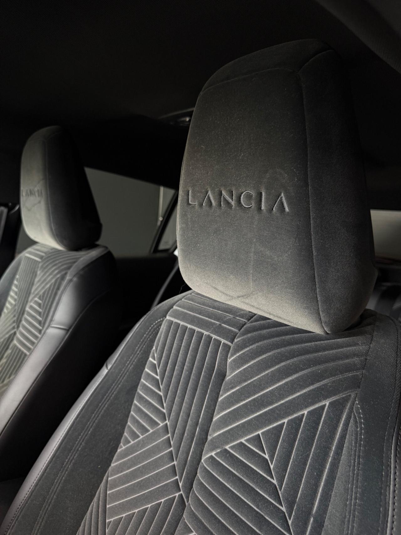 Lancia Ypsilon 1.2 Hybrid Edizione Cassina