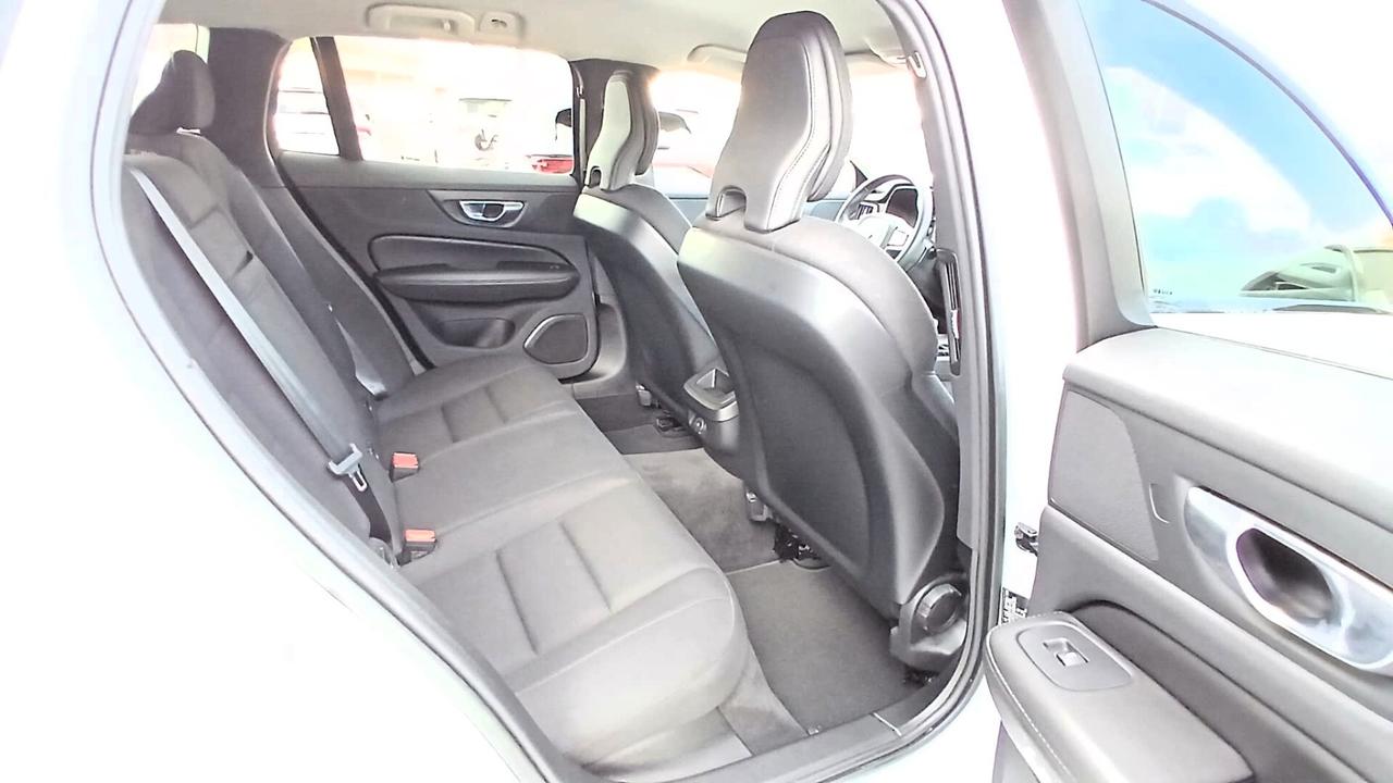 Volvo V60 Cross Country B4 (d) AWD automatico Core