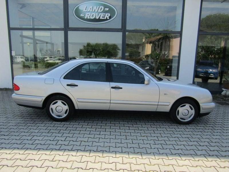 Mercedes-Benz Classe E E 200 cat Classic QUATTRO FARI - UNICO PROPRIETARIO