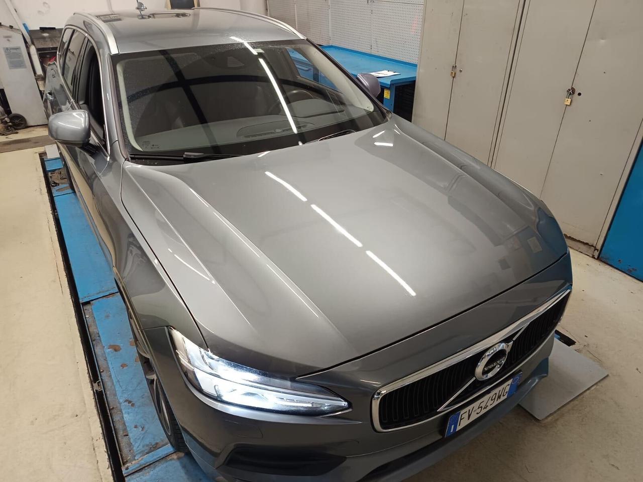 Volvo V90 D4 AWD Geartronic Momentum