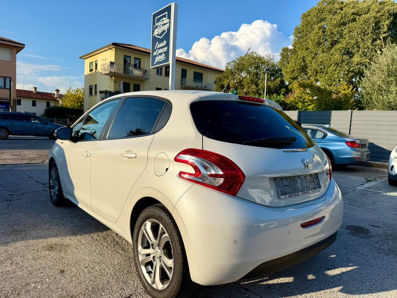 Peugeot 208 1.2 benzina Neopatentati