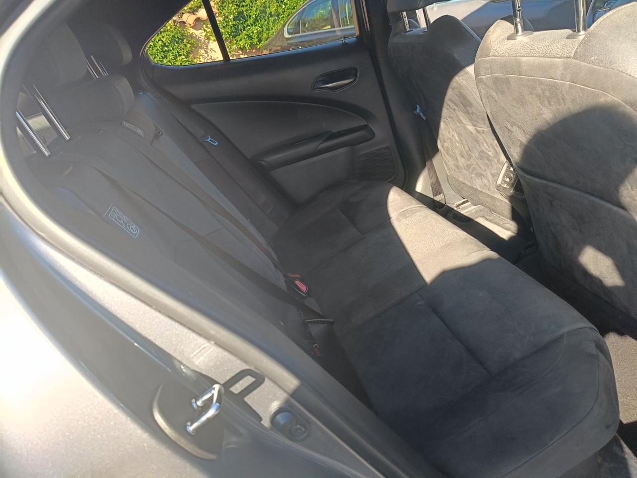 Lexus UX UX Hybrid 60 Mila km unipro