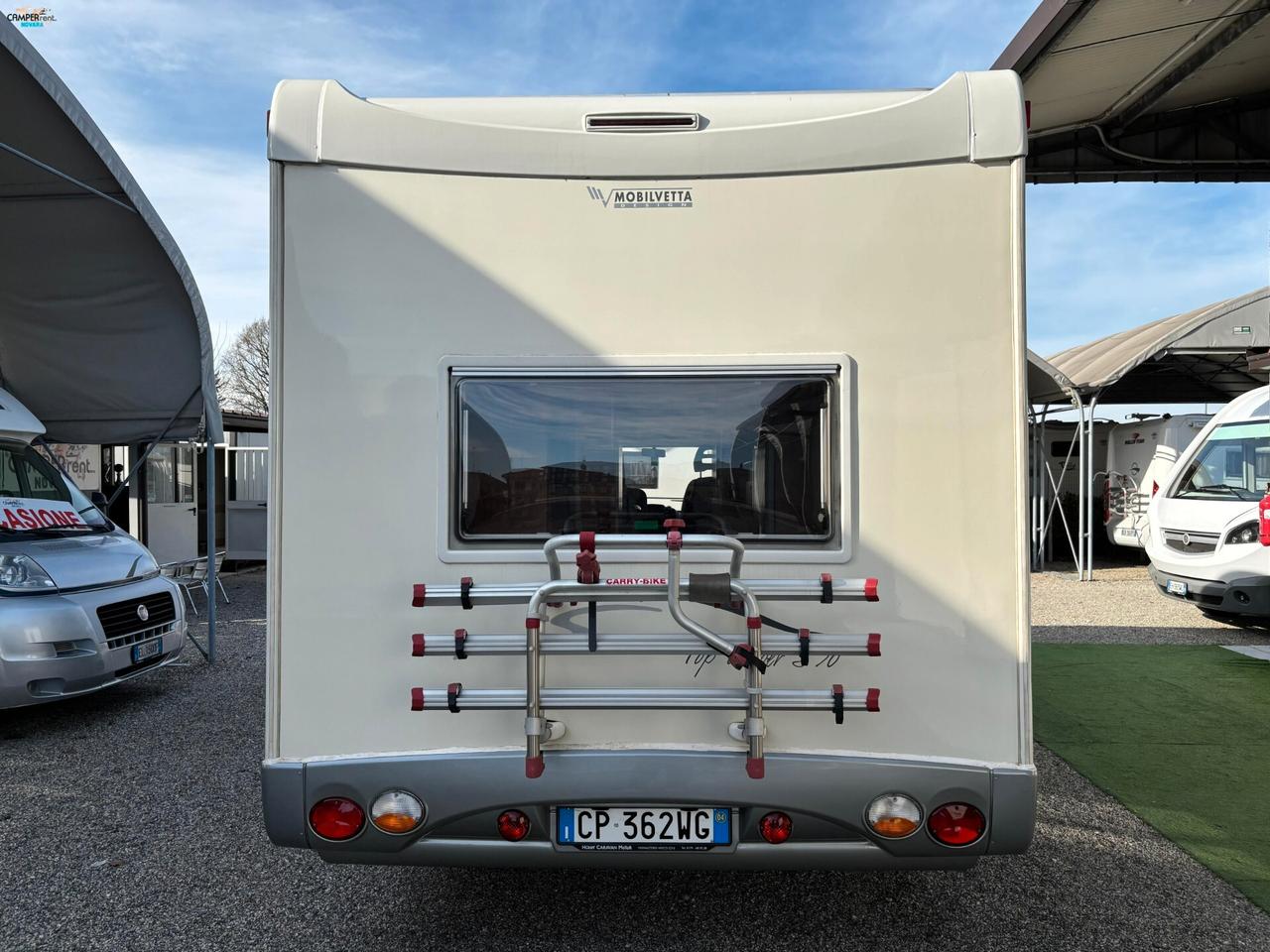 Mobilvetta TOP DRIVER S 70 - Mansardato compatto con letti a castello in coda