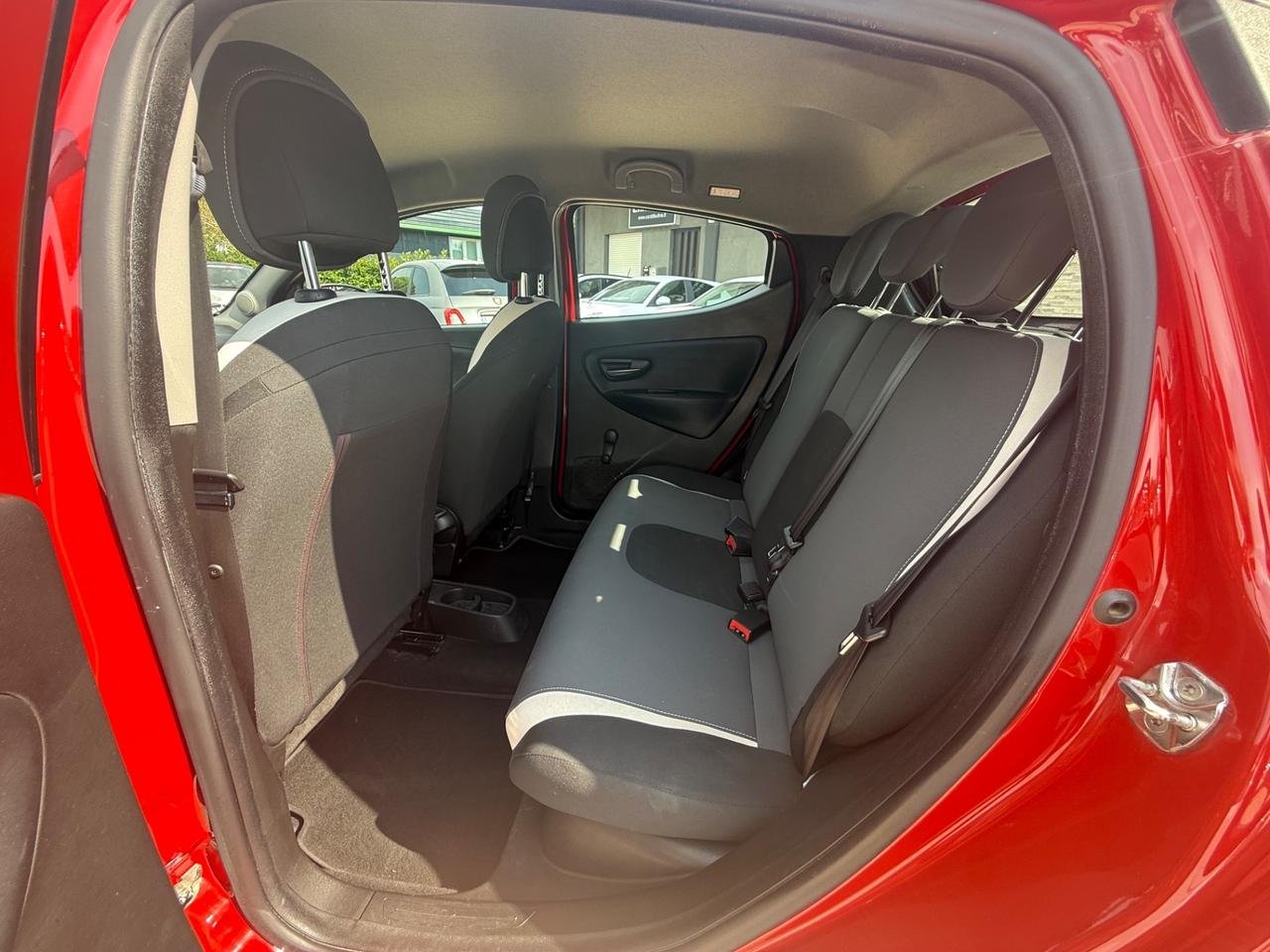 Lancia Ypsilon 1.2 69 CV 5 porte Elefantino