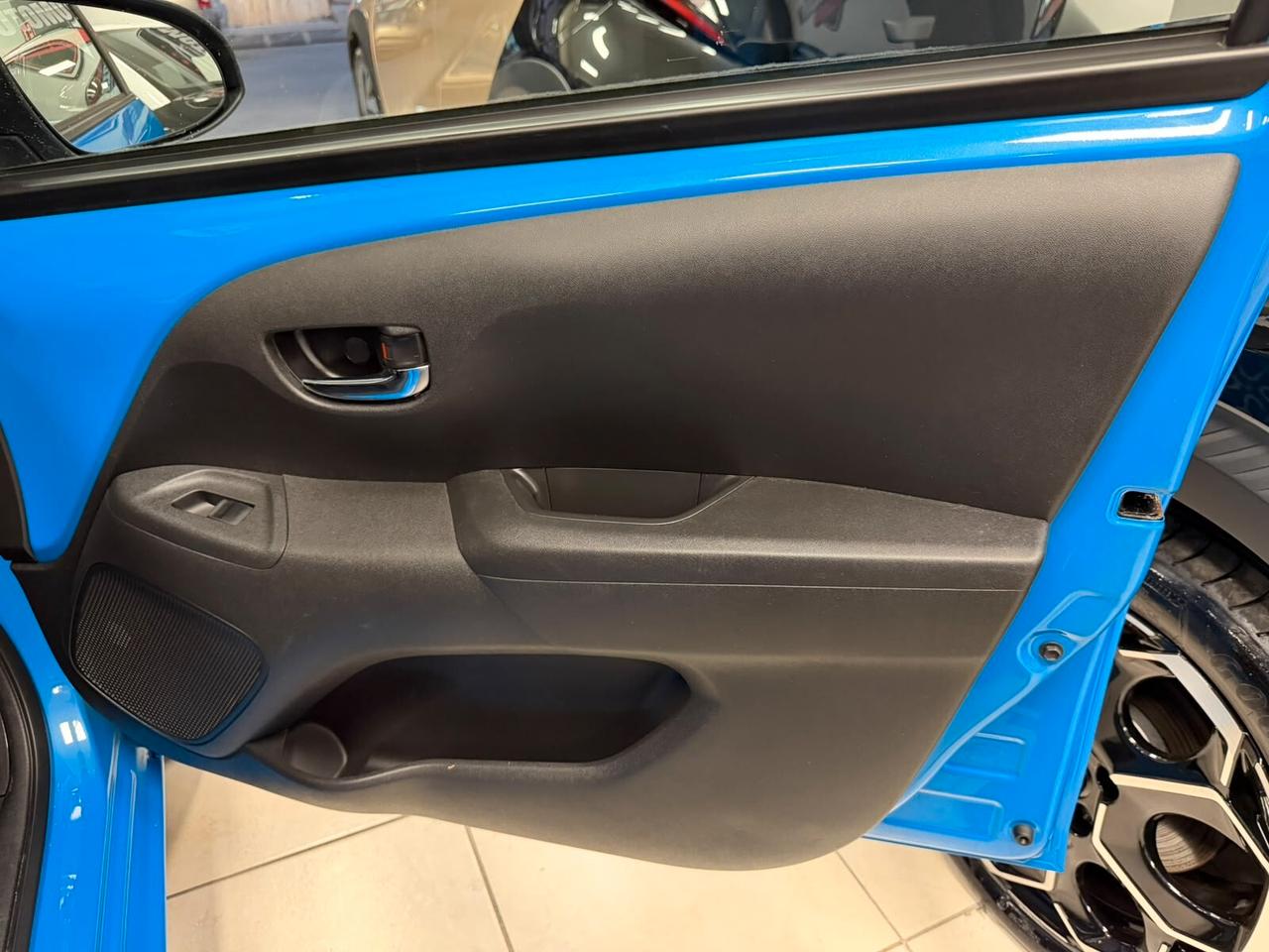 Toyota Aygo Connect 1.0 VVT-i 72 CV 5 porte x-play A RATE DA € 110 AL MESE