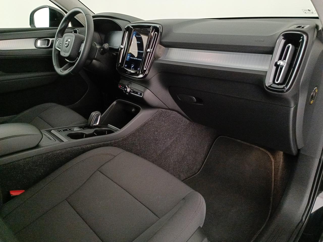 VOLVO XC40 2.0 b4 Momentum awd auto my21