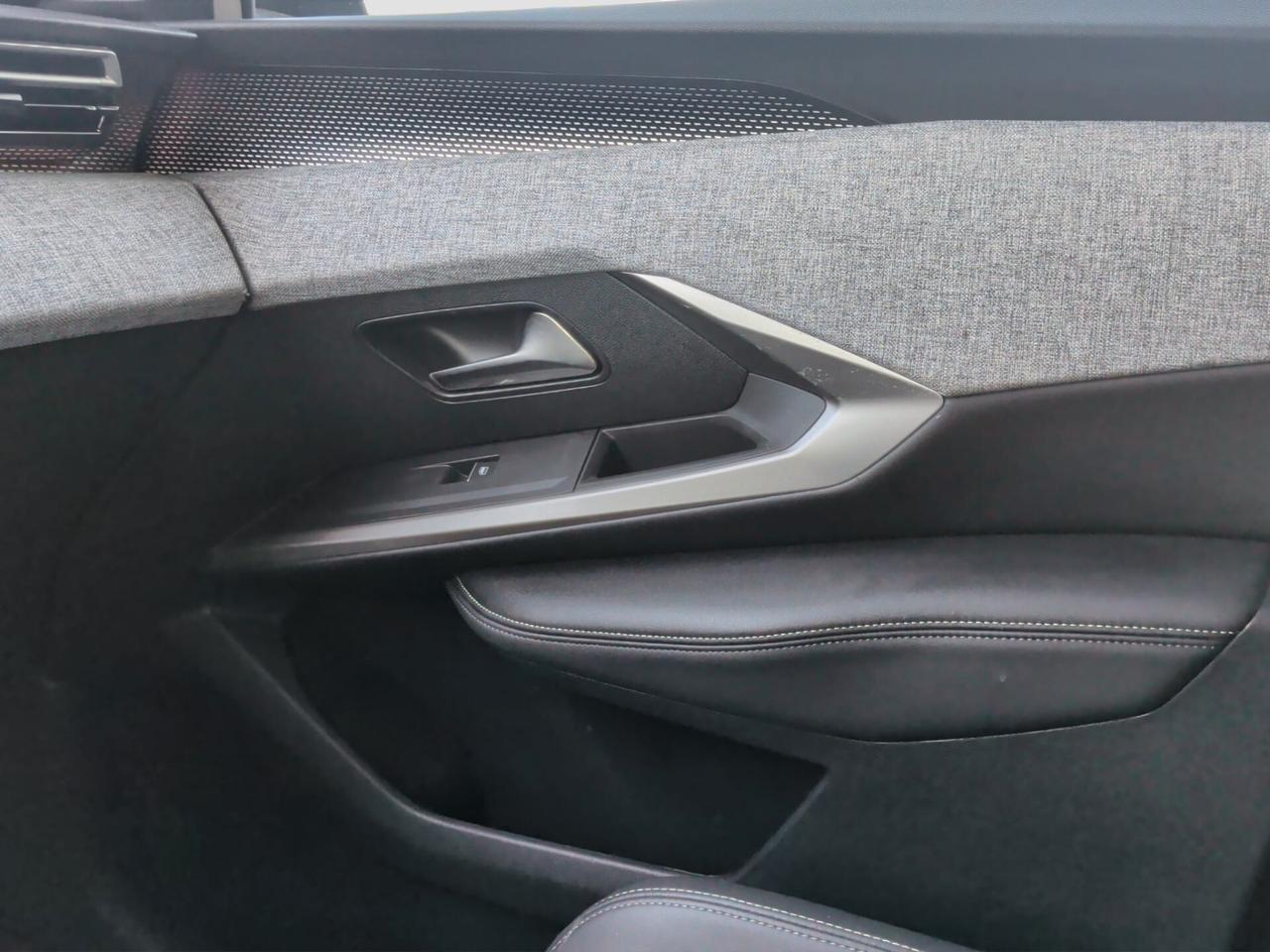 Peugeot 3008 Hybrid 136 e-DCS6 GT 2025