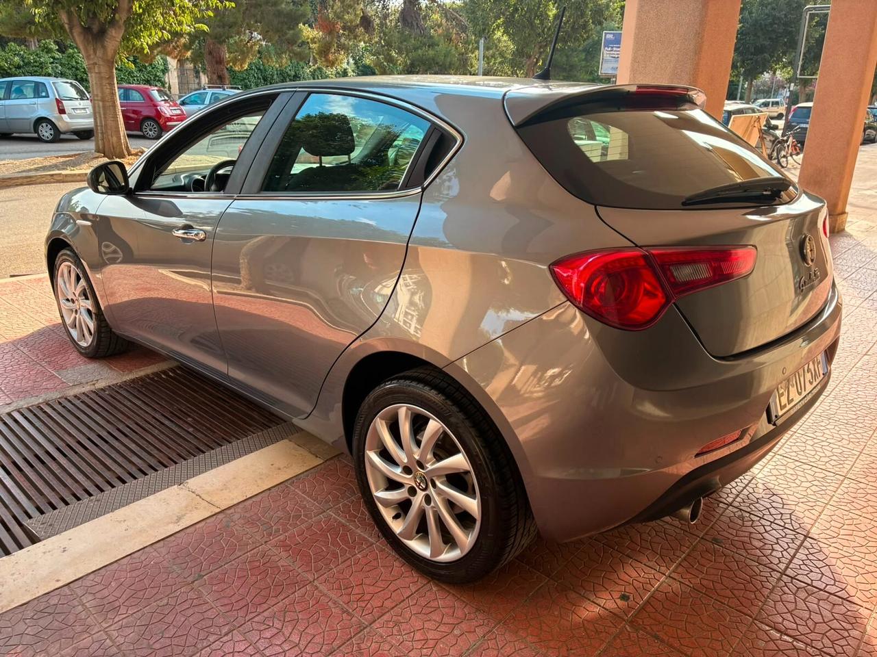AlfaRomeo Giulietta 1.6mjet105CV garantita-2015