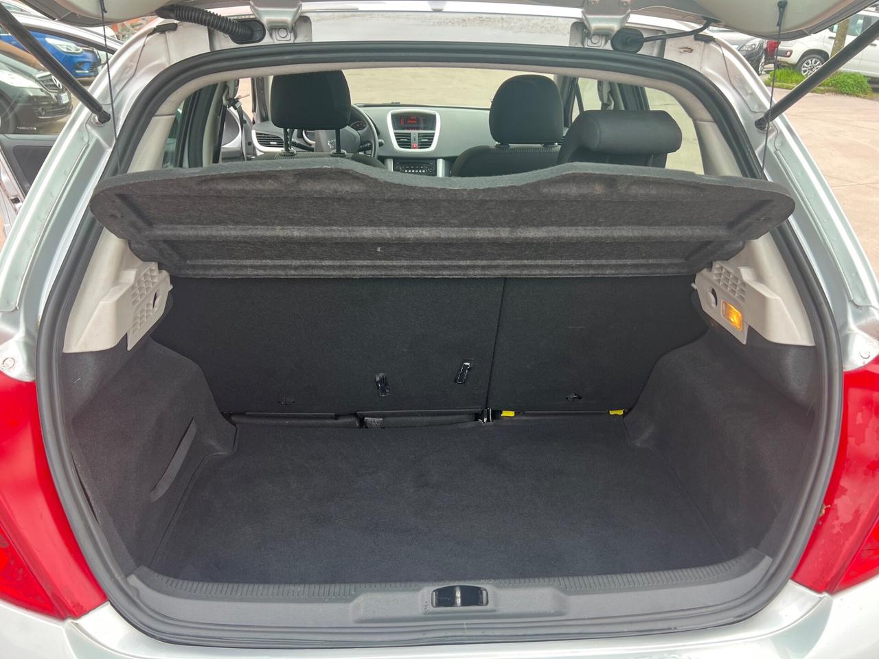 Peugeot 207 Plus 1.4 HDi 70CV 5 porte