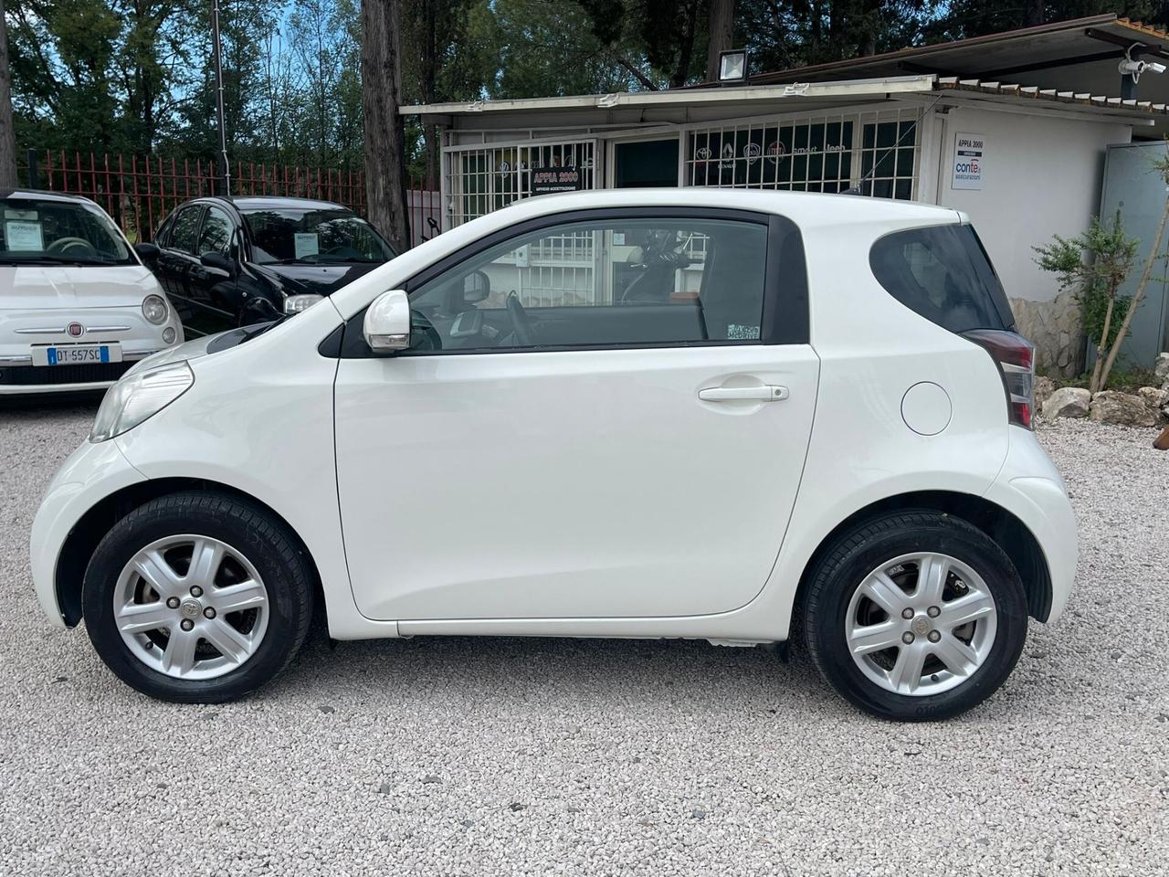 Toyota iQ 1.0 CAMBIO AUTOMATICO, NEOPATENTATI