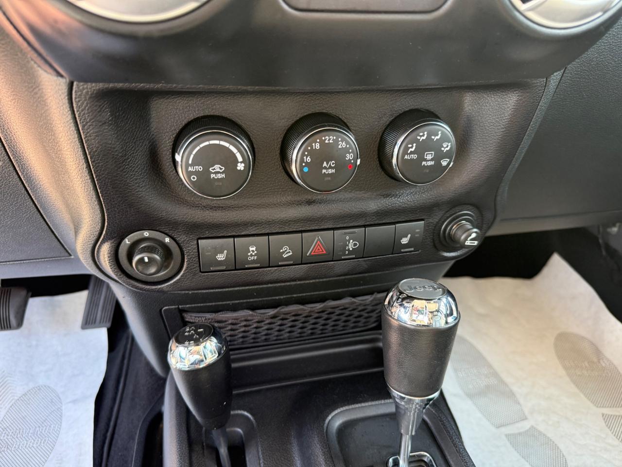 Jeep Wrangler Unlimited 2.8 CRD DPF Sahara Auto