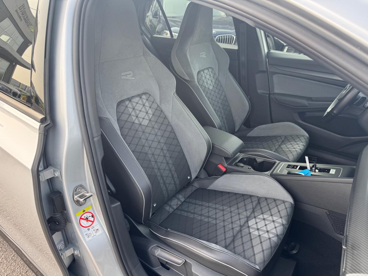 VOLKSWAGEN GOLF 8 R-LINE DSG 1.5 eTSI 150 CV EVO ACT