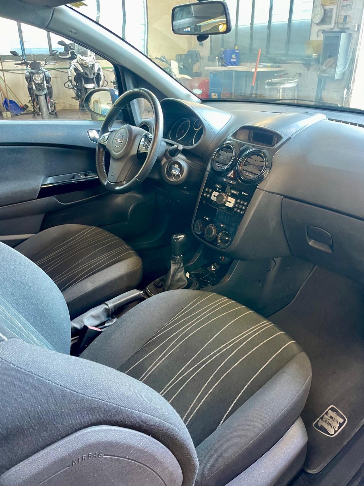 Opel Corsa 1.2 3 porte euro 5 per neopatentati