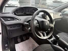 Peugeot 208 PureTech 82 5 porte Allure