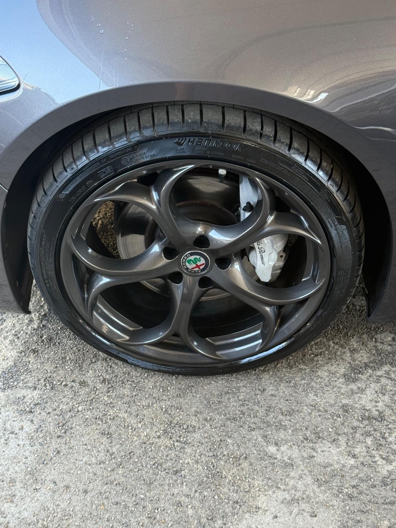 Giulia 2.2 Turbodiesel 210 CV AT8 AWD Q4 Veloce-unipro