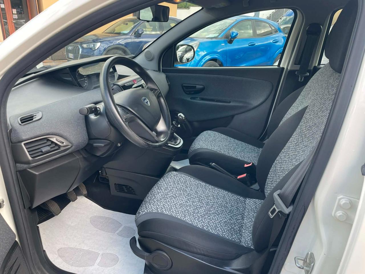 Lancia Ypsilon 1.2 69 CV 5 porte GPL Ecochic Silver
