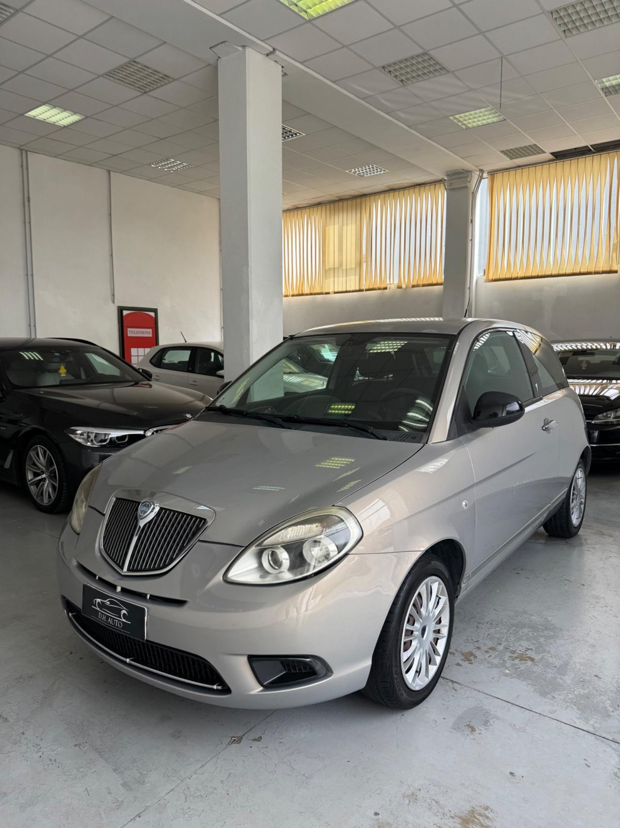 Lancia Ypsilon 1.2 69 CV Unyca