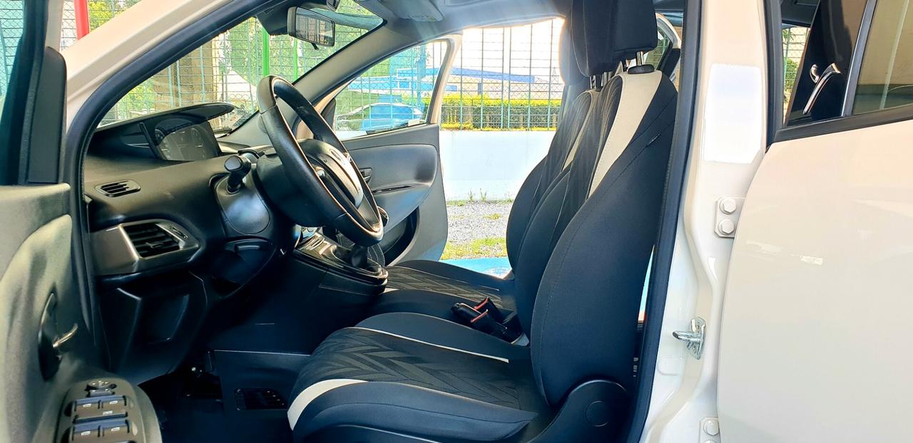 LANCIA YPSILON 1.2 BENZINA FULL OPTIONAL KM 31 MILA